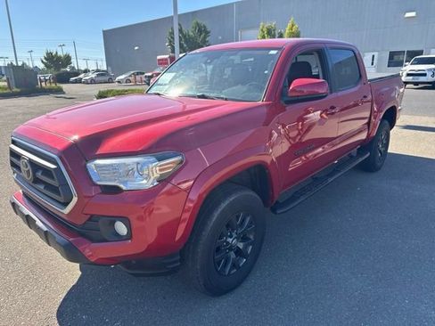 Used 2020 Toyota Tacoma SR5 RWD image 2