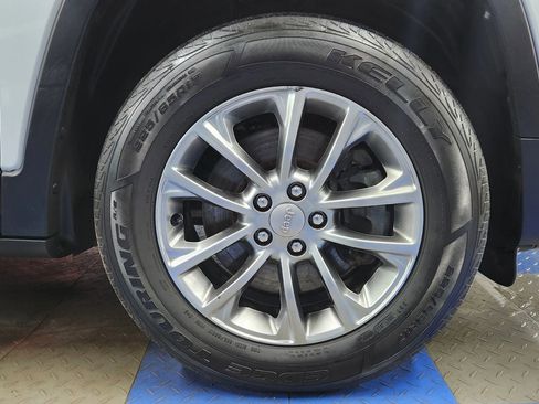 Used 2020 Jeep Cherokee Latitude Plus w/ Cold Weather Group image 63