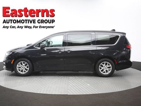 Used 2023 Chrysler Pacifica Touring-L FWD image 62