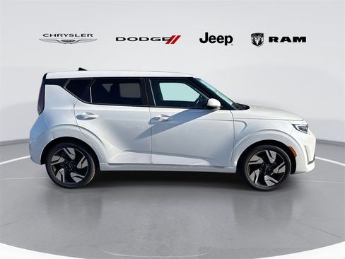 Used 2023 Kia Soul GT-Line w/ GT-Line Technology Package image 2