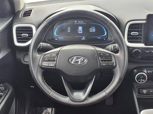 Used 2024 Hyundai Venue Limited FWD image 12