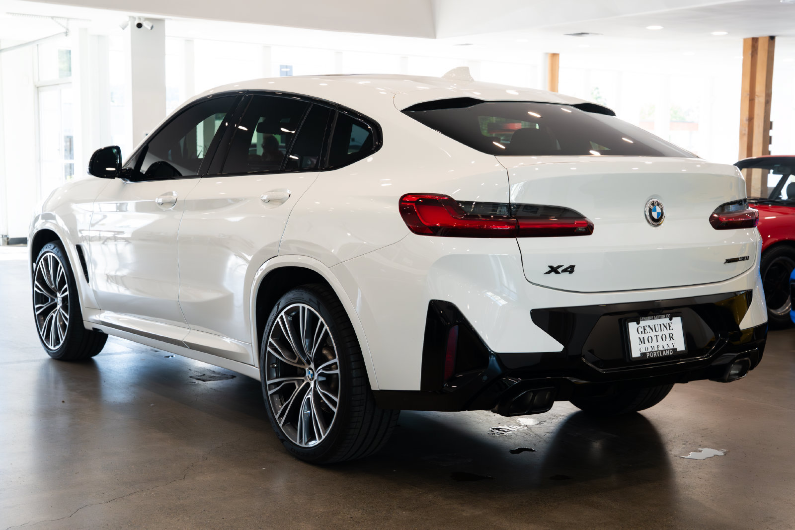 Used 2023 BMW X4 xDrive30i w/ M Sport Package AWD/4WD image 6