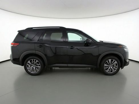 Used 2025 Nissan Pathfinder SV image 11