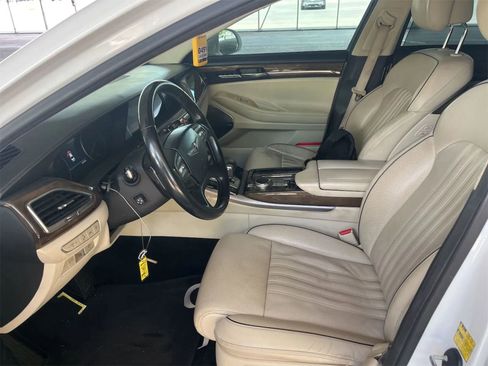 Used 2018 Genesis G90 3.3T Premium RWD image 4