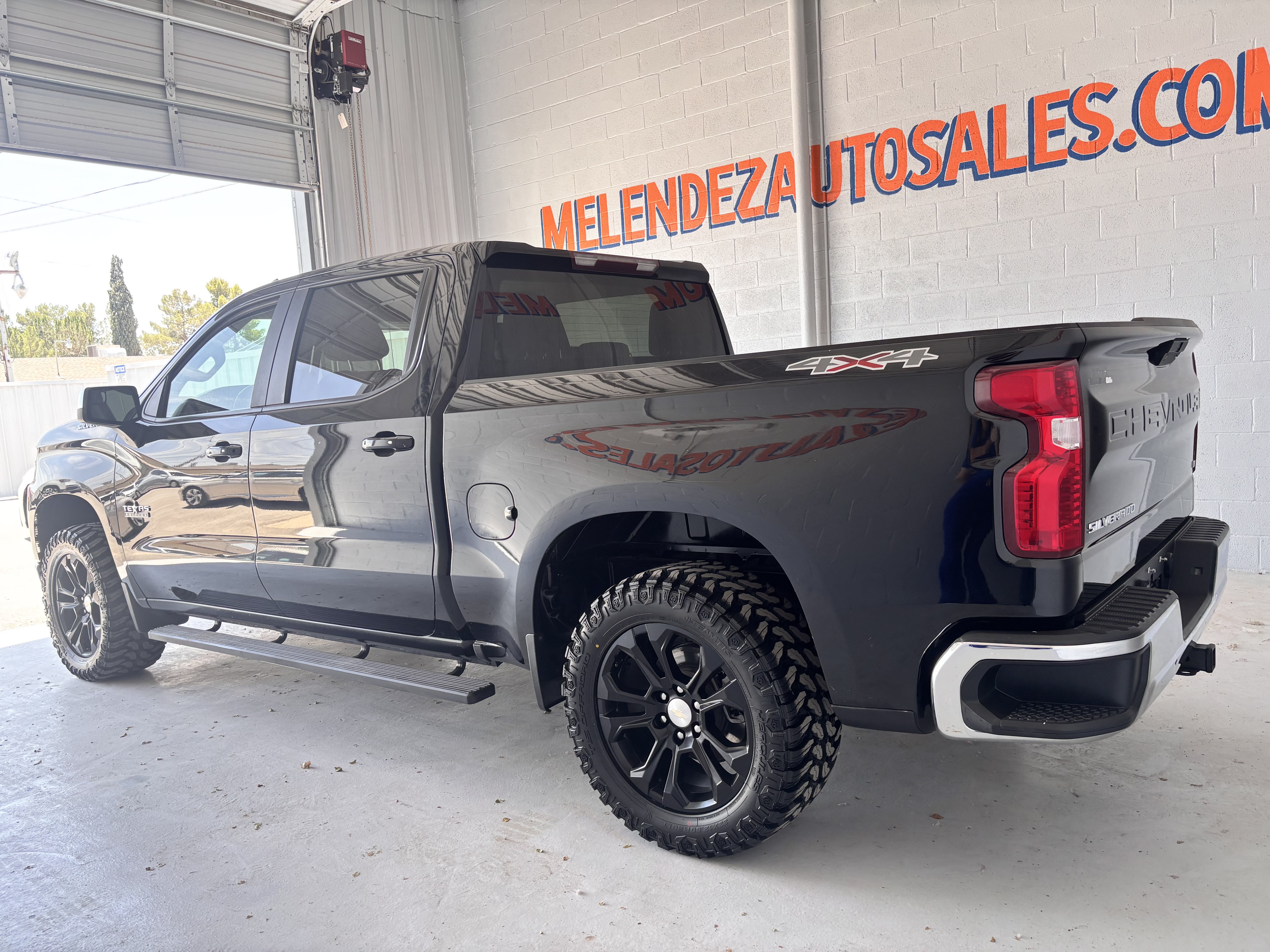 Used 2019 Chevrolet Silverado 1500 LT w/ Texas Edition AWD/4WD image 3