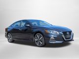 Used 2022 Nissan Altima 2.5 SV image 2