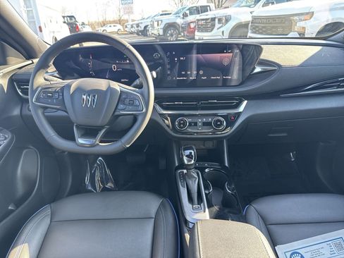 Used 2025 Buick Envista Sport Touring image 21
