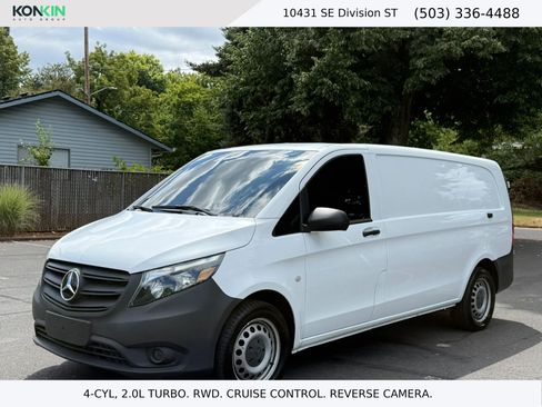 Used 2022 Mercedes-Benz Metris image 1