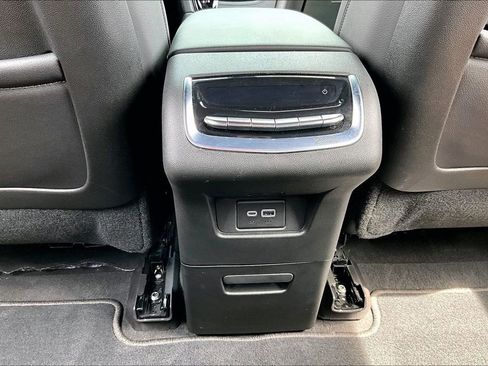 Used 2025 Cadillac XT6 Luxury FWD image 10