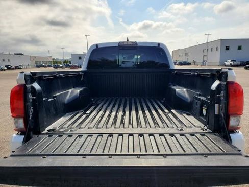 Used 2019 Toyota Tacoma TRD Sport image 8