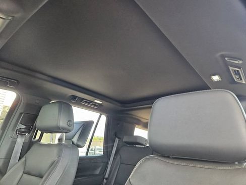 Used 2023 Chevrolet Tahoe Z71 w/ Luxury Package AWD/4WD image 8