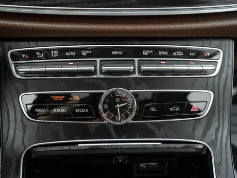 Used 2018 Mercedes-Benz E 300 E 300 4MATIC Sedan 4D w/ Premium 1 Package image 29