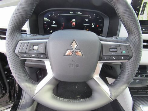 New 2025 Mitsubishi Outlander SE image 22