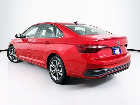Used 2024 Volkswagen Jetta SE w/ Panoramic Sunroof Package FWD image 6