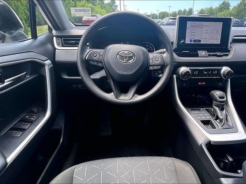Used 2024 Toyota RAV4 XLE AWD/4WD image 17
