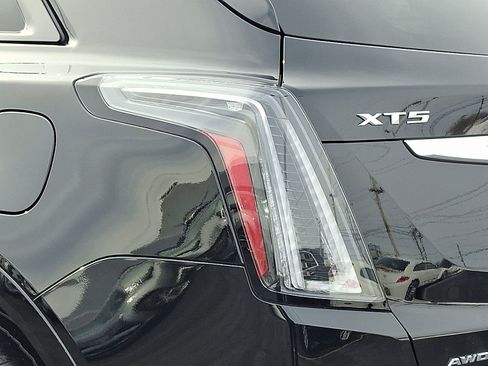 Certified 2023 Cadillac XT5 Sportv w/ Technology Package image 11