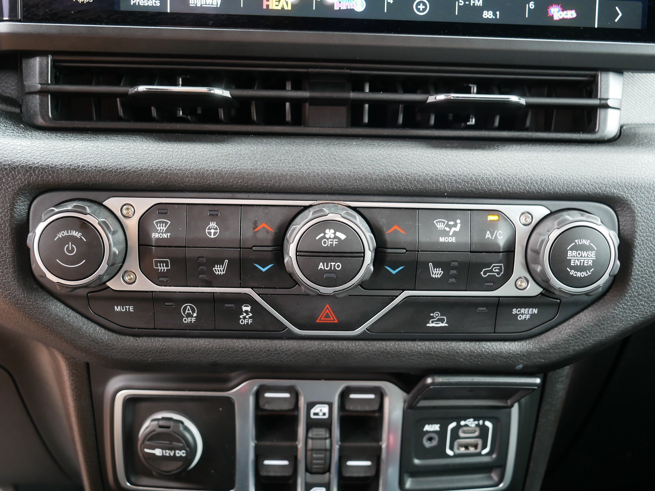 Used 2025 Jeep Gladiator Sport AWD/4WD image 23