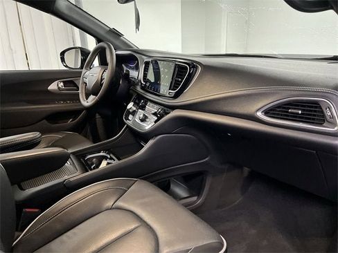 Used 2025 Chrysler Pacifica Limited w/ Trailer Tow Group image 30