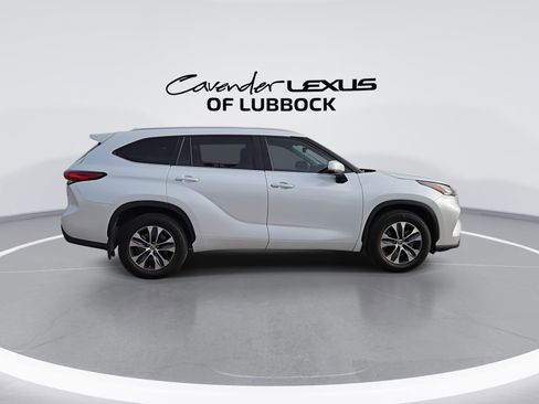 Used 2023 Toyota Highlander XLE image 9