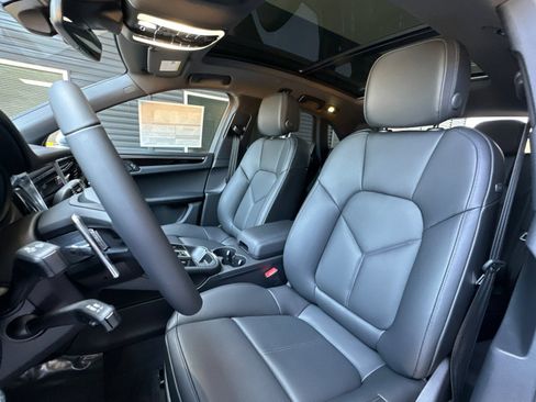 Used 2026 Porsche Macan AWD/4WD image 5