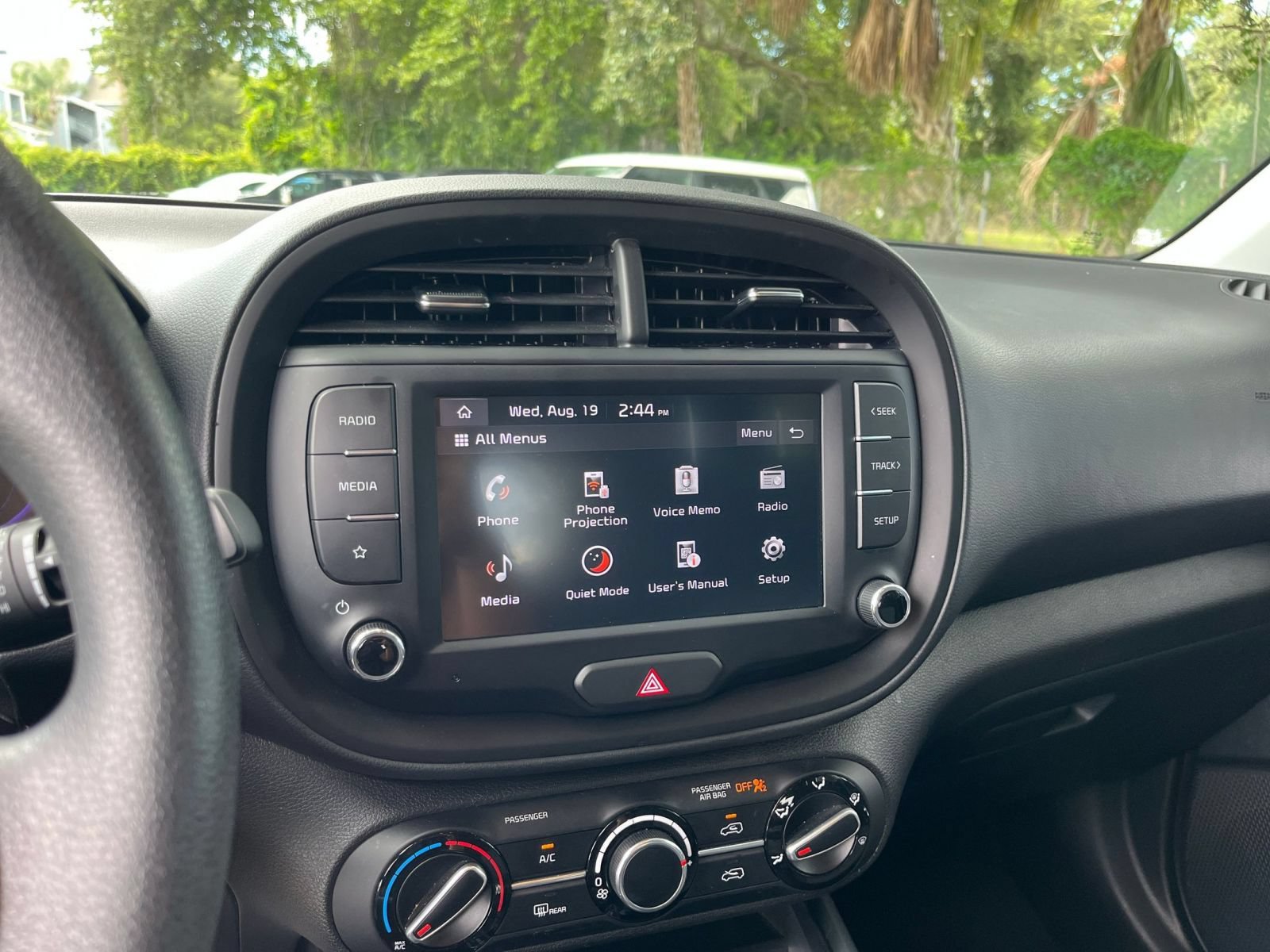 Used 2025 Kia Soul LX w/ LX Technology Package FWD image 19