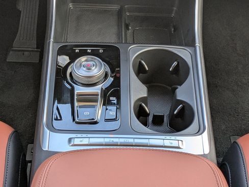 Certified 2025 Kia Carnival EX image 23