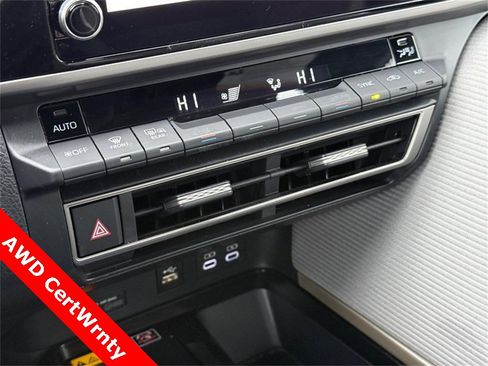 Used 2025 Toyota Camry SE image 28