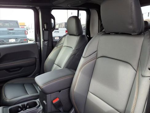 New 2026 Jeep Gladiator Sport AWD/4WD image 8