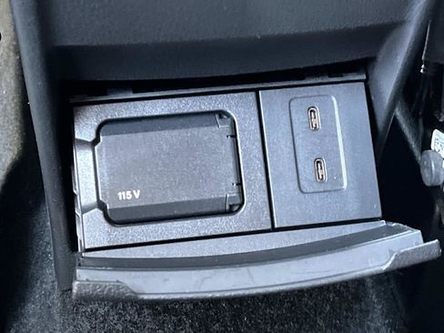 Used 2023 Mercedes-Benz GLB 250 4MATIC image 18