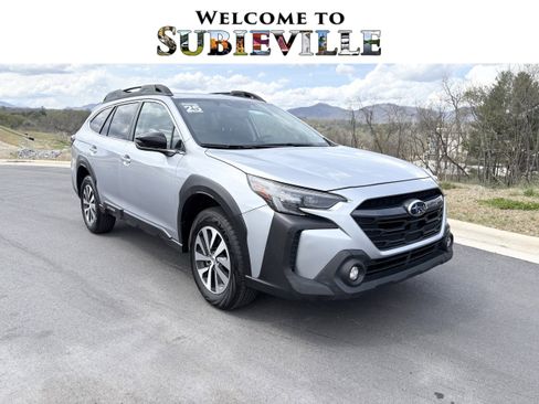 Used 2025 Subaru Outback Premium image 1