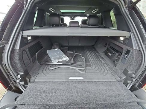 Certified 2025 Land Rover Range Rover SE image 7
