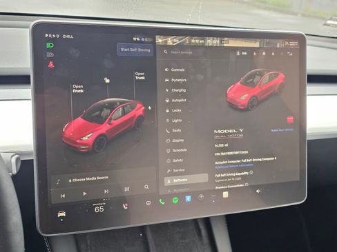 Used 2024 Tesla Model Y Performance image 40