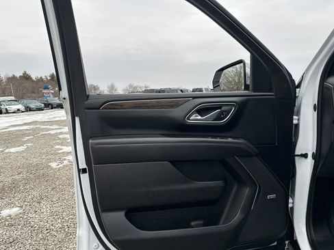 Used 2023 Chevrolet Suburban Premier image 23