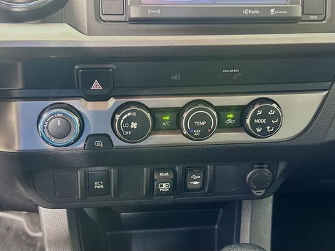 Used 2019 Toyota Tacoma SR5 AWD/4WD image 14