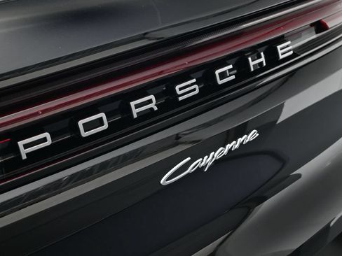 Used 2026 Porsche Cayenne AWD/4WD image 31