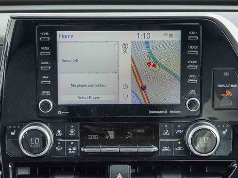 Used 2021 Toyota Highlander XLE image 13