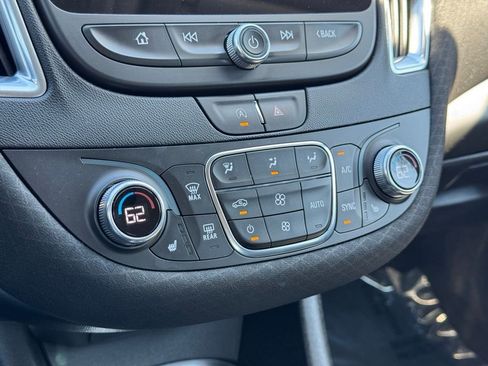 Used 2021 Chevrolet Malibu LT image 32