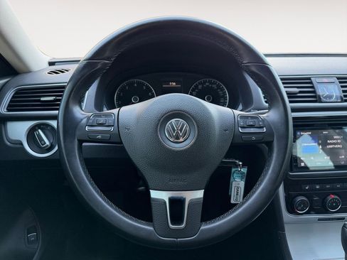 Used 2013 Volkswagen Passat 2.5 SE FWD image 23