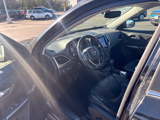 Used 2019 Jeep Cherokee Limited AWD/4WD image 15