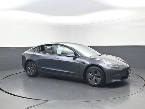 Used 2023 Tesla Model 3 Standard Range RWD image 2