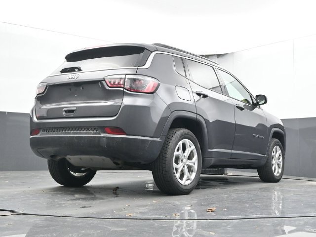 Used 2024 Jeep Compass Latitude AWD/4WD image 40