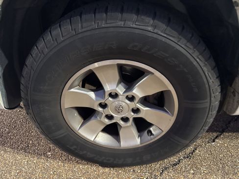 Used 2013 Toyota 4Runner SR5 image 12