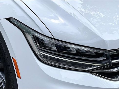 Used 2024 Volkswagen Tiguan SE w/ Panoramic Sunroof Package AWD/4WD image 33