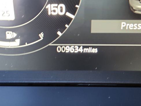 Certified 2024 Land Rover Discovery Dynamic SE image 21