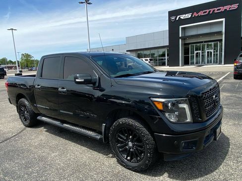 Used 2019 Nissan Titan SV w/ SV Convenience Package RWD image 1