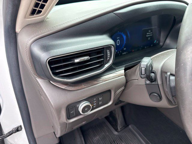 Used 2021 Ford Explorer Platinum w/ Equipment Group 601A AWD/4WD image 11