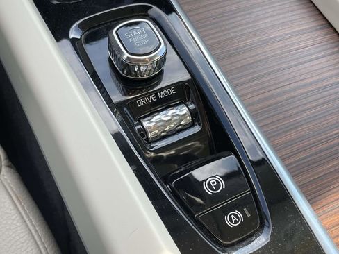 Used 2021 Volvo XC60 T8 Inscription Expression w/ Climate Package image 21