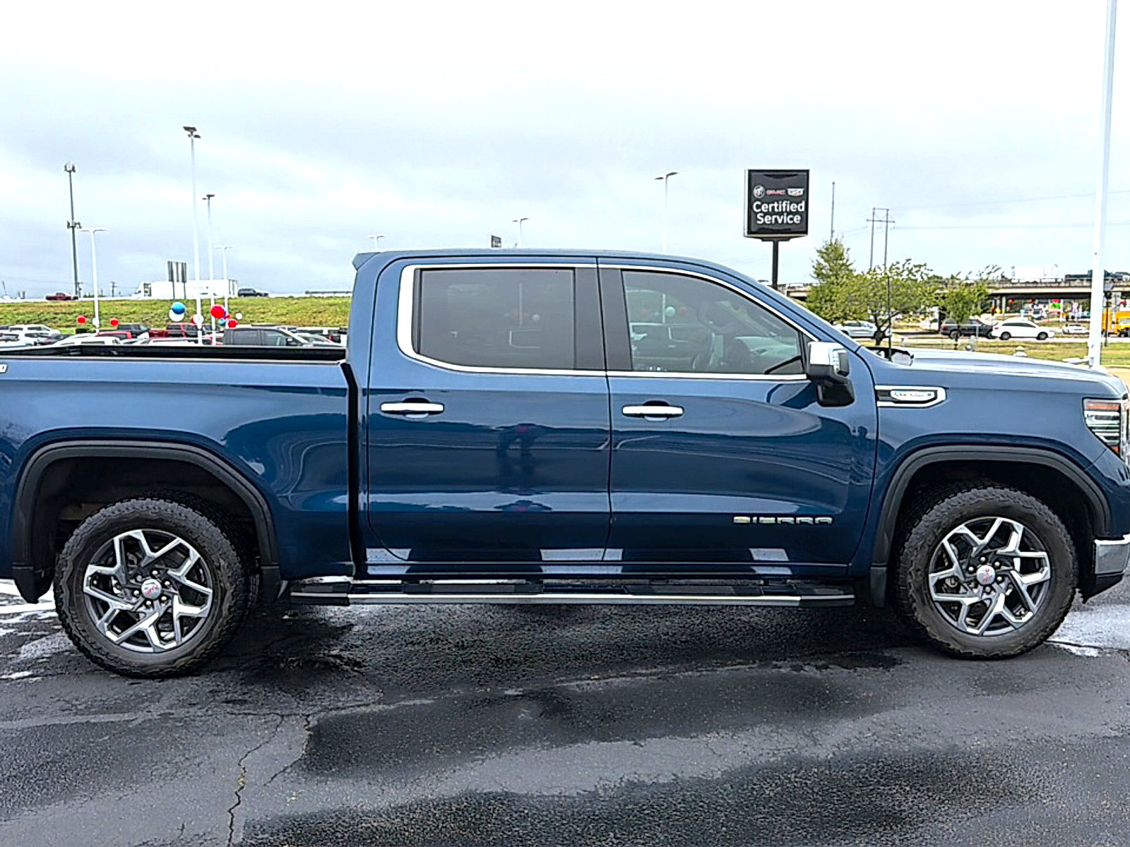 Used 2023 GMC Sierra 1500 SLT AWD/4WD image 5