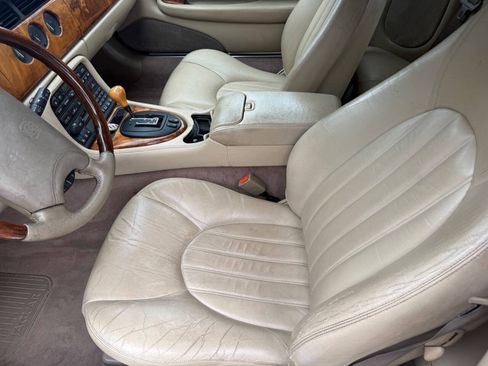 Used 2000 Jaguar XK8 Convertible RWD image 15