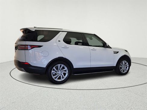 Used 2017 Land Rover Discovery HSE image 8